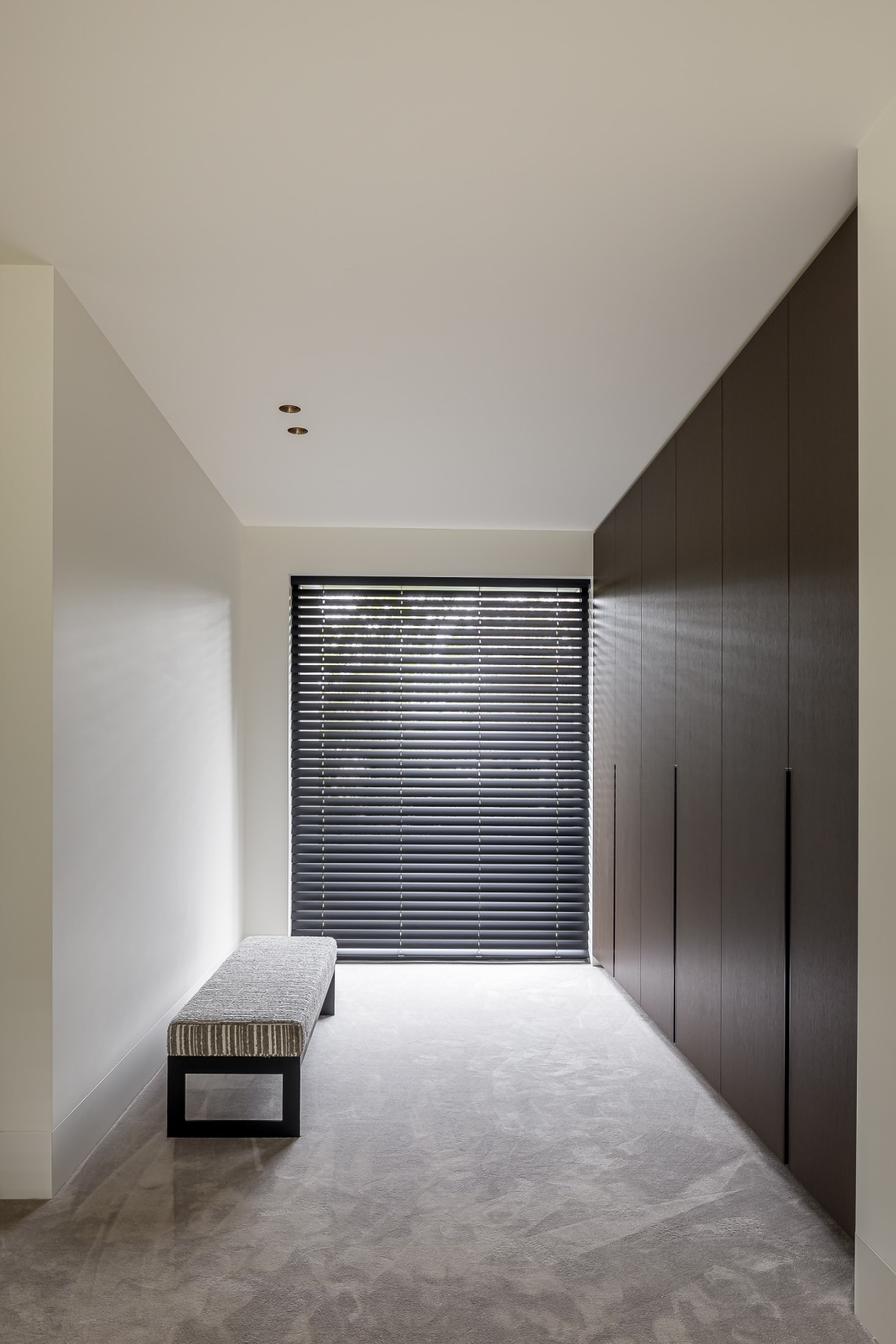 Maatwerk kast met ingebouwde grepen, strakk interieurbouw
