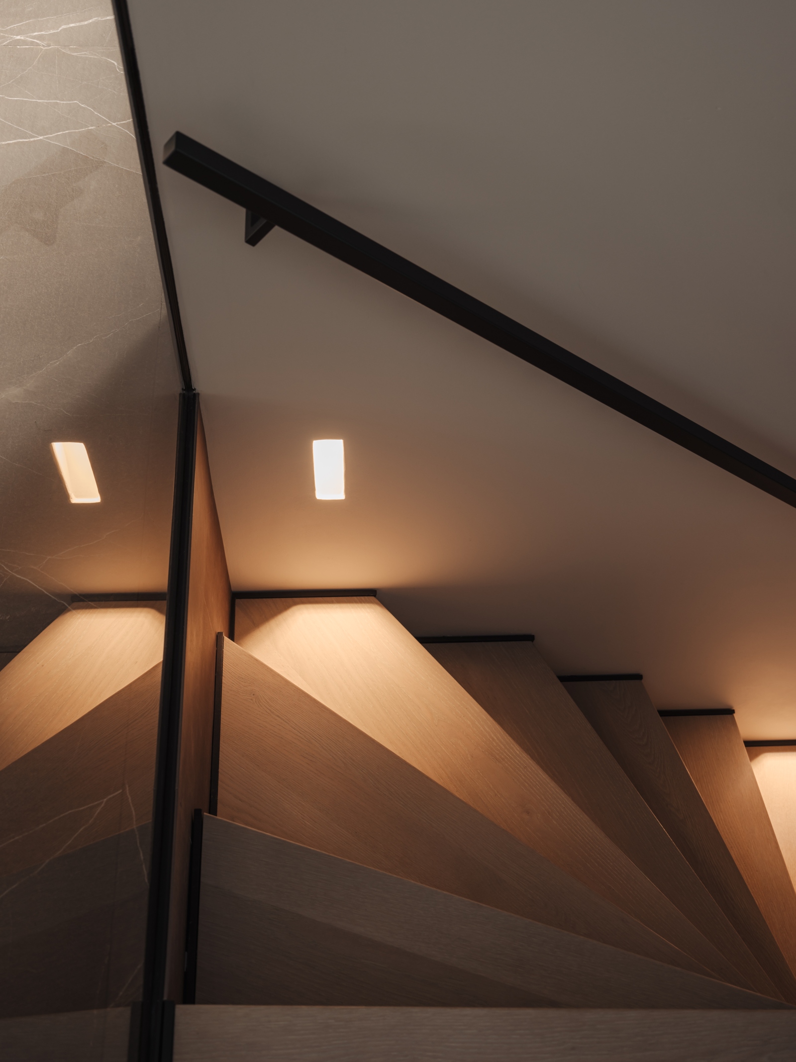 Z -trap met rookglas en stalen leuning
