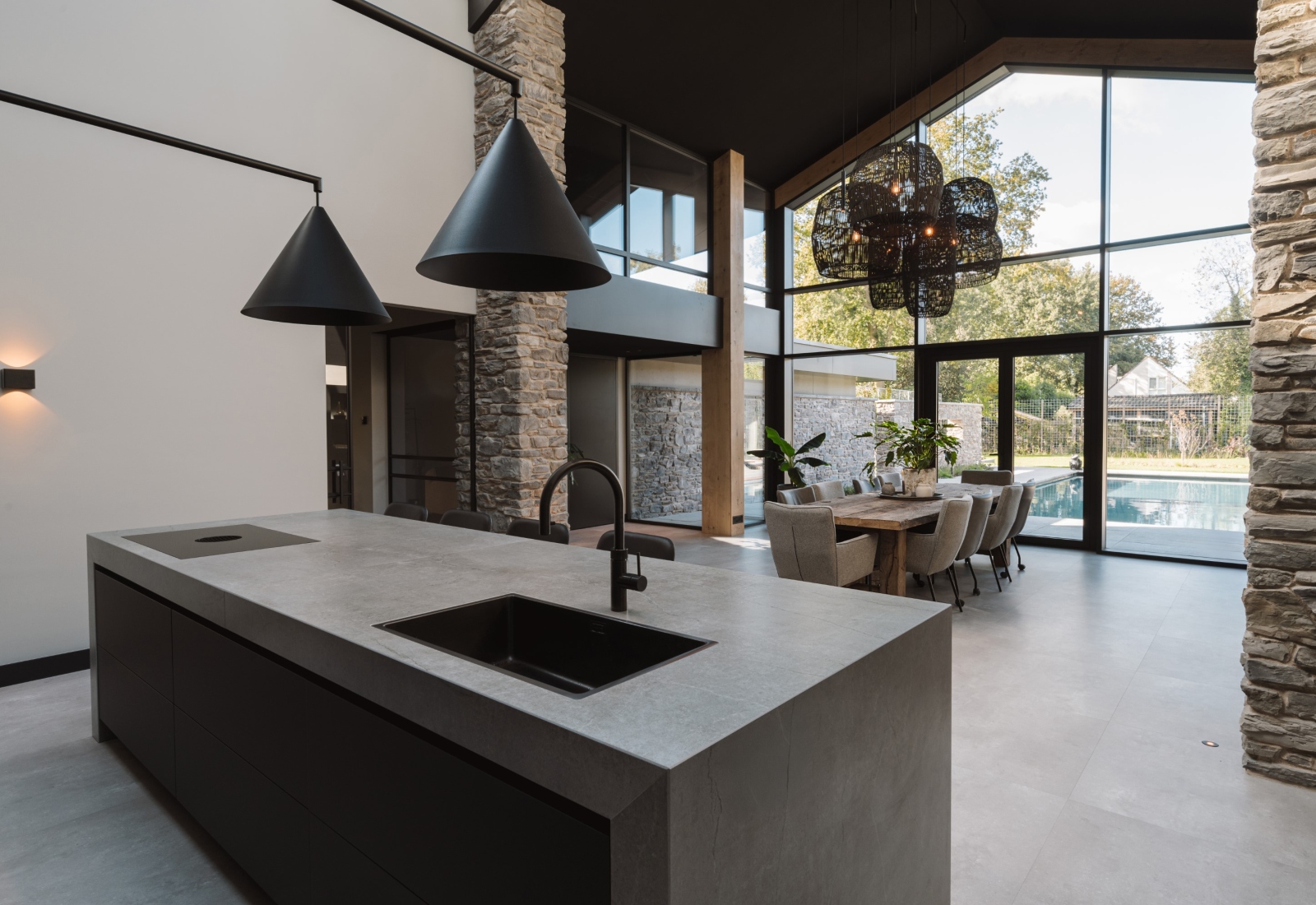 Exclusieve keuken in moderne lodge door Strakk Interieurbouw