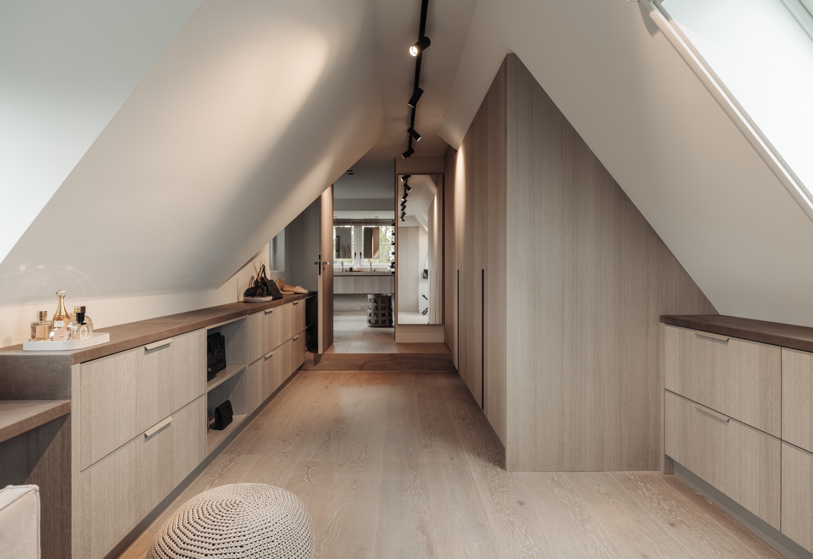 Inloopkast schuin dak, walk in closet