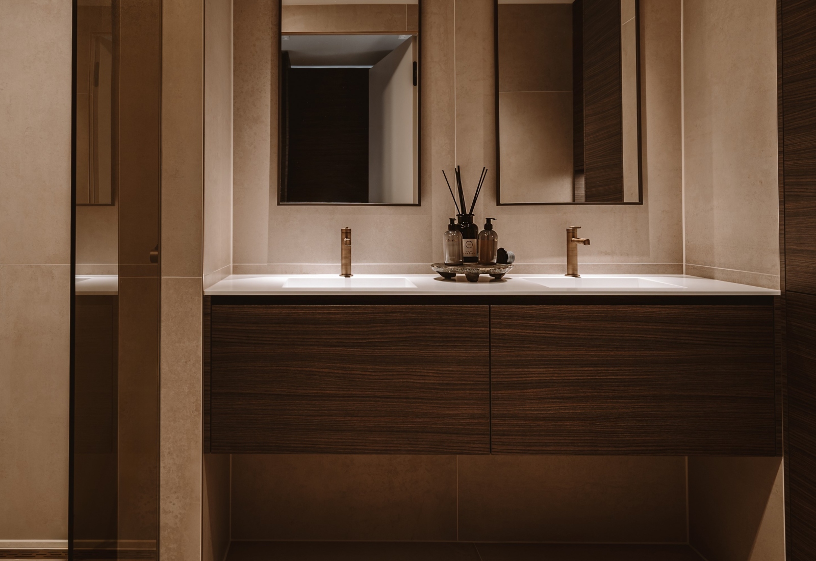 Interieurbouw, badkamer op maat, luxe badkamer meubels