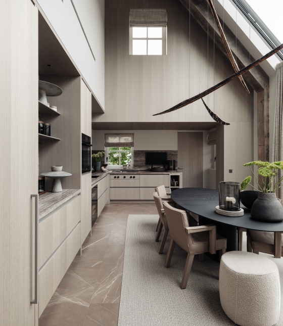 Moderne keuken, koto tay hout, vide, strakk interieurbouw
