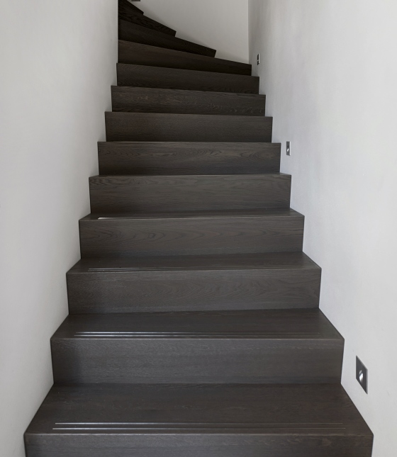 Dichte houten trap