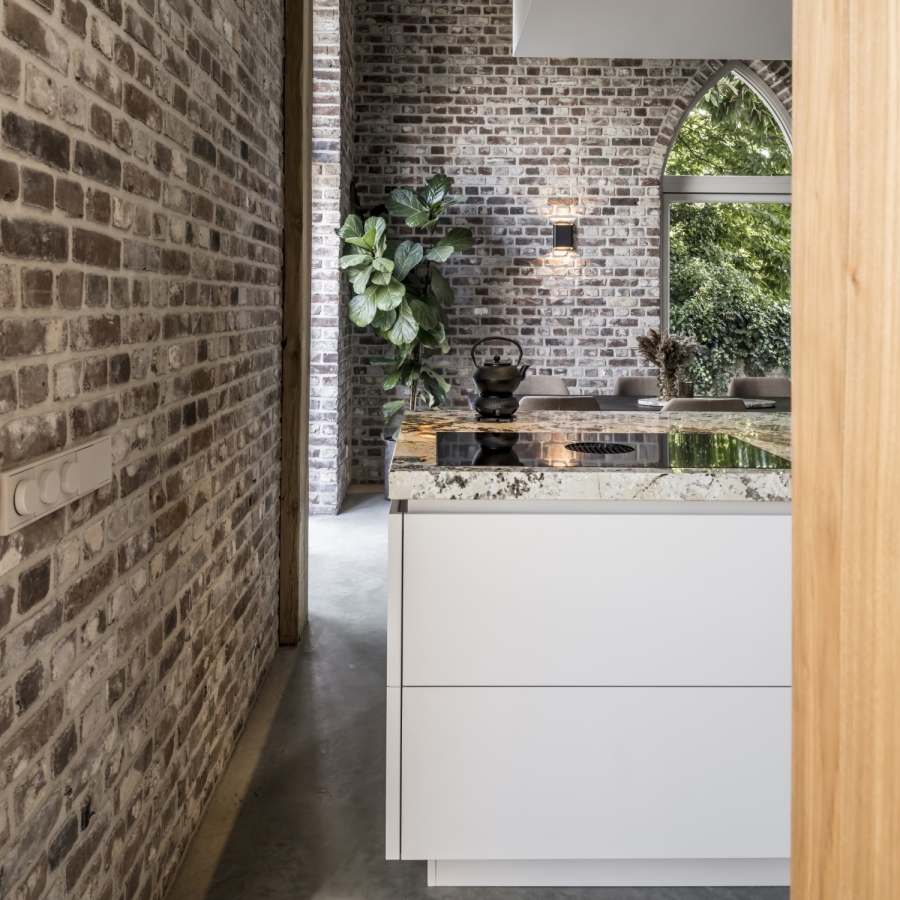 Moderne keuken, strakk interieurbouw, kookeiland, luxe keuken, exclusieve keuken