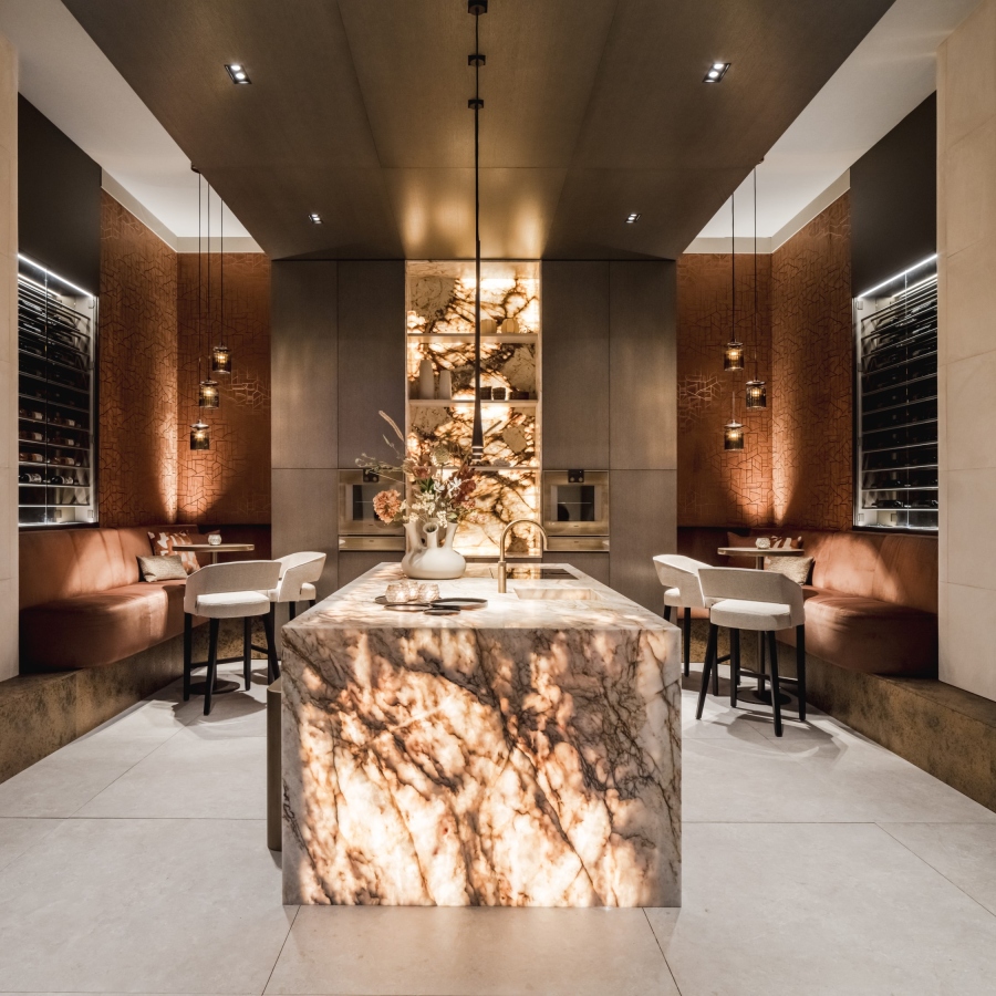 Excellent beurs, luxe keuken, lichtdoorlatend natuursteen, strakk interieurbouw, exclusieve keuken, linda pol