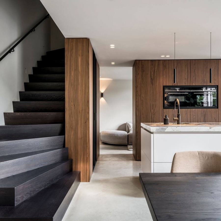 Luxe trap, maatwerk trap, trap op maat, houten trap, strakk interieurbouw